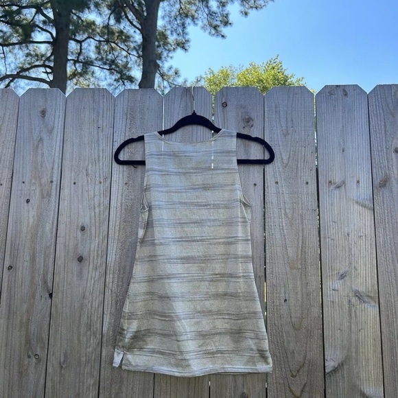 Banana Republic Tank Top Women's Sz Xs‎ Metallic Gold Striped Sleeveless - Picture 5 of 7